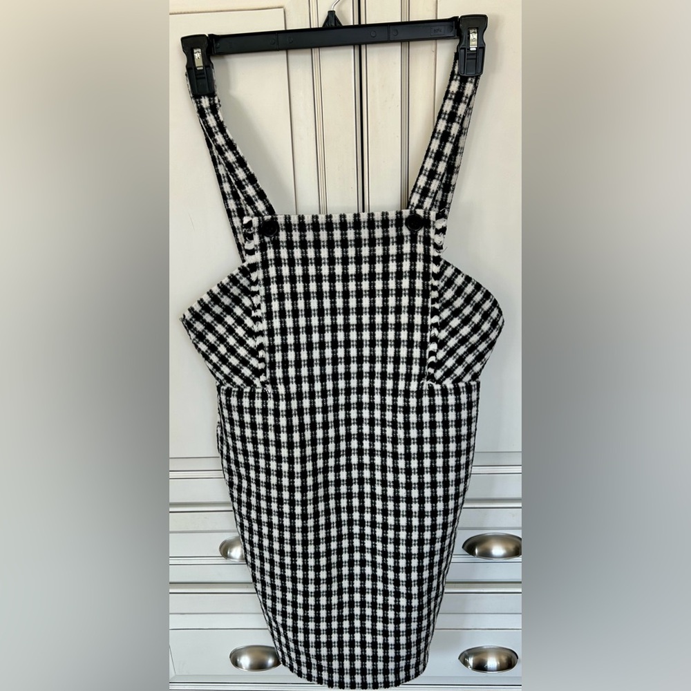 NWT Francescaâs black/white jumper size medium